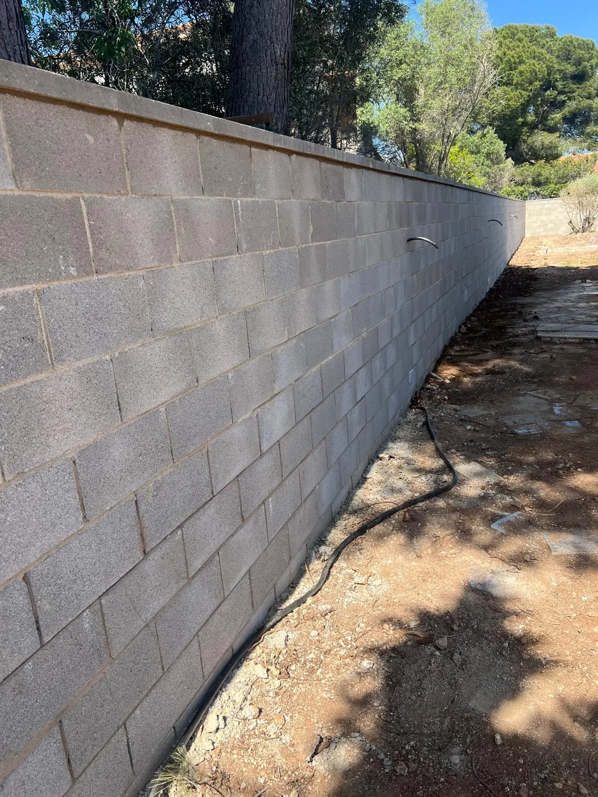 Muro perimetral de bloques