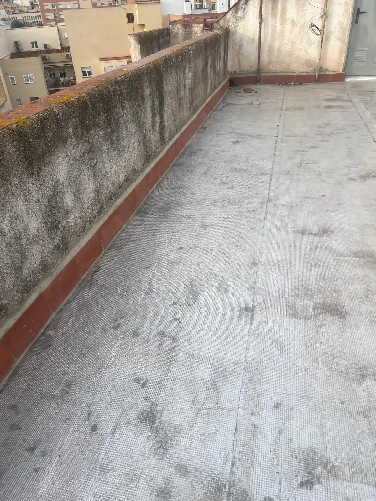 Terraza con suelo nuevo: antes de la reforma