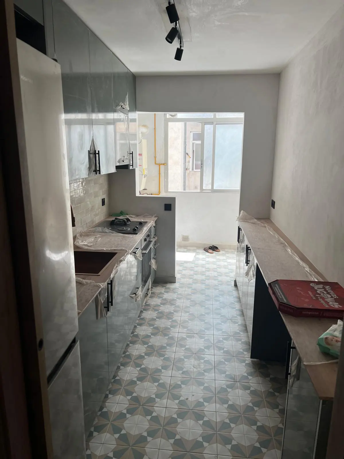 Piso con suelo hidráulico y baño de hojas
